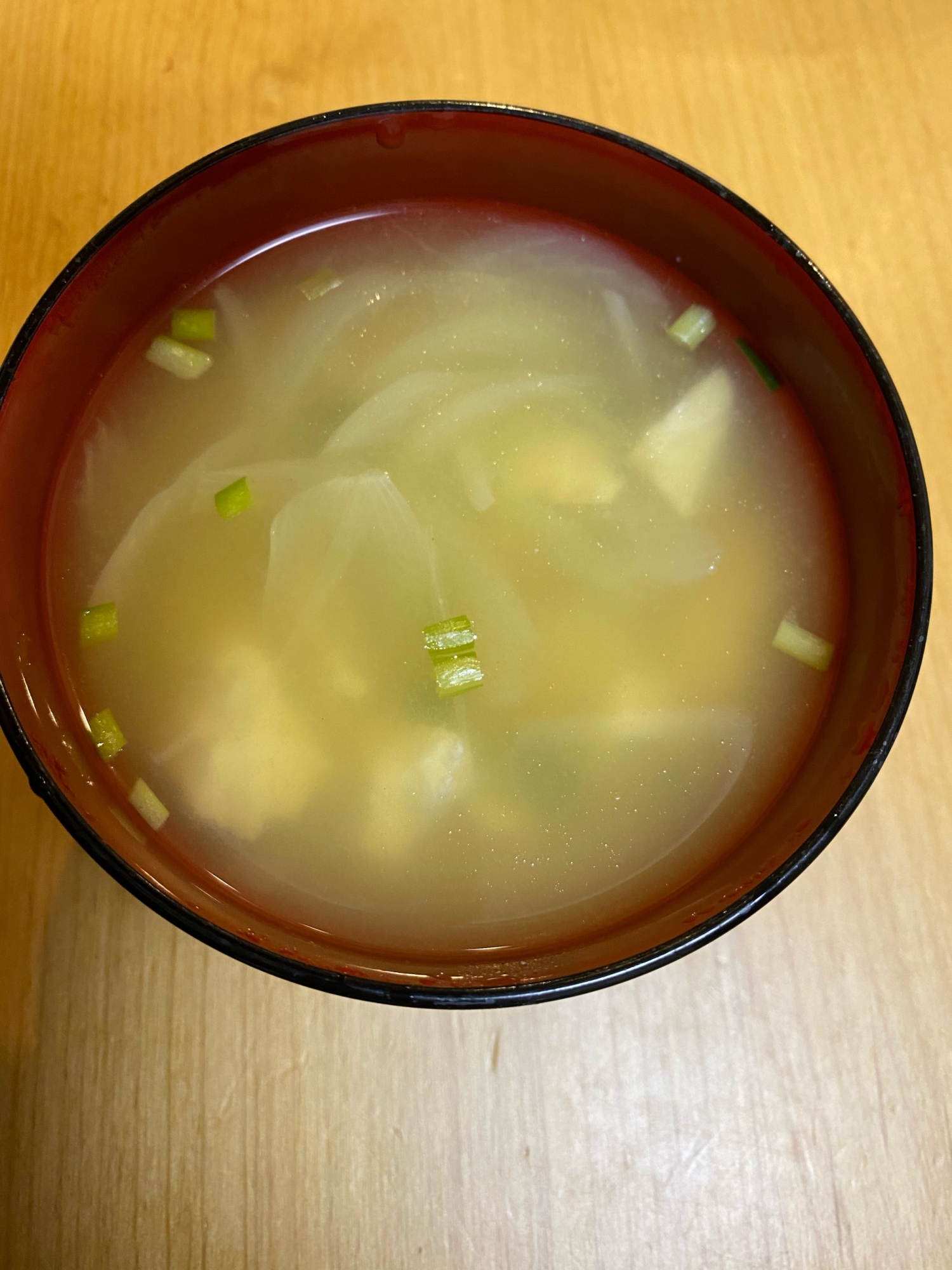 玉ねぎと豆腐の味噌汁