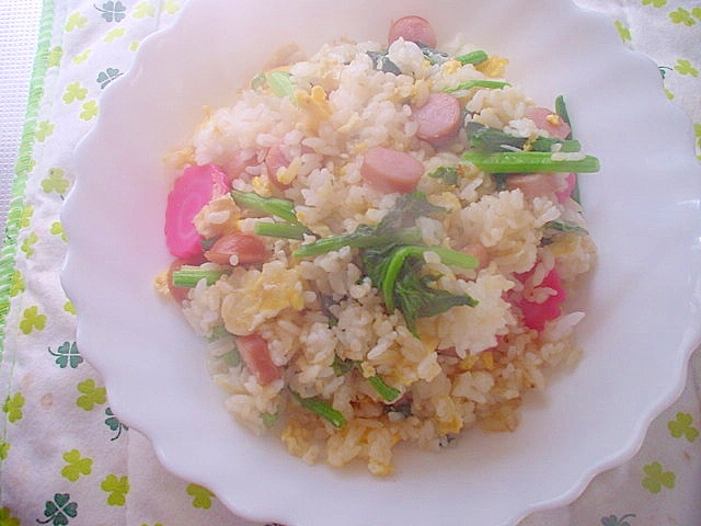 ほうれん草＆なると＆ウインナー＆卵で炒飯～☆