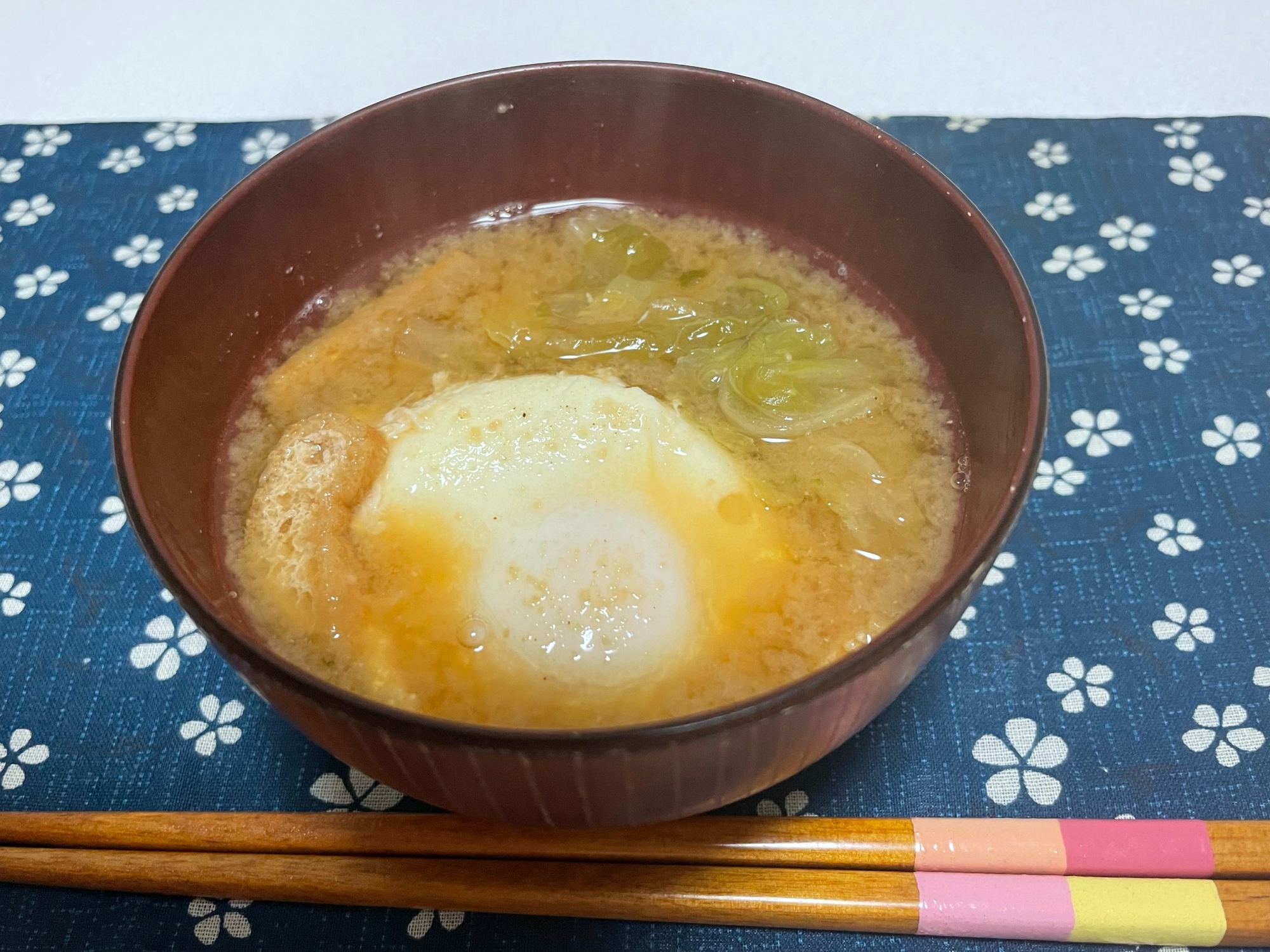 白菜と半熟卵のお味噌汁