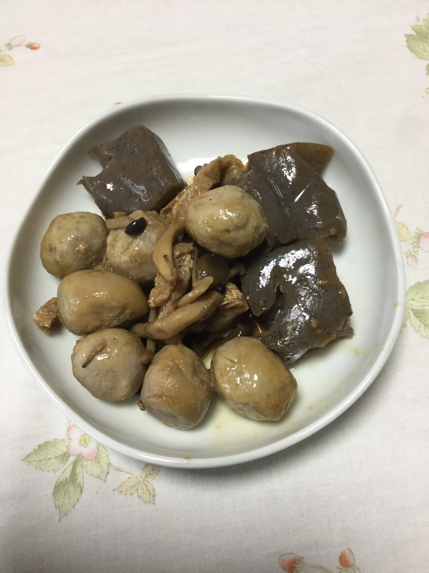 里芋とこんにゃくの煮物