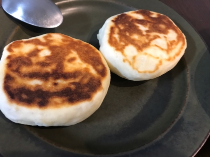 材料が家に揃っていたのでカレーのお供に作ってみました。これからは市販でなく家で簡単に美味しいナン作ります♪