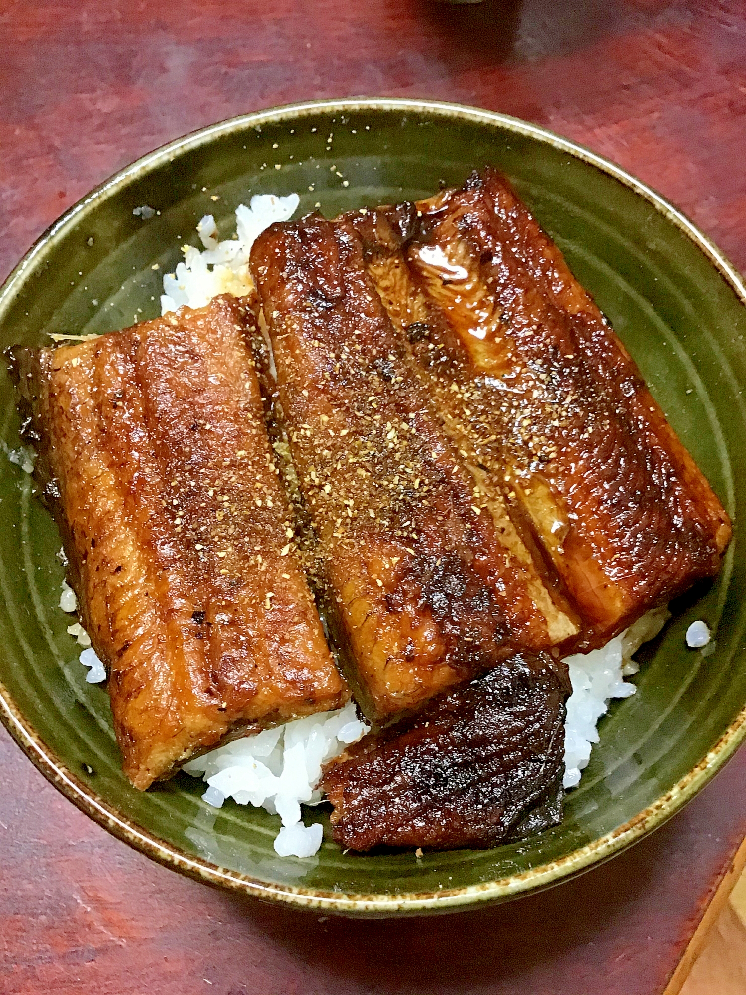 みりんでふっくらコク旨うな丼。