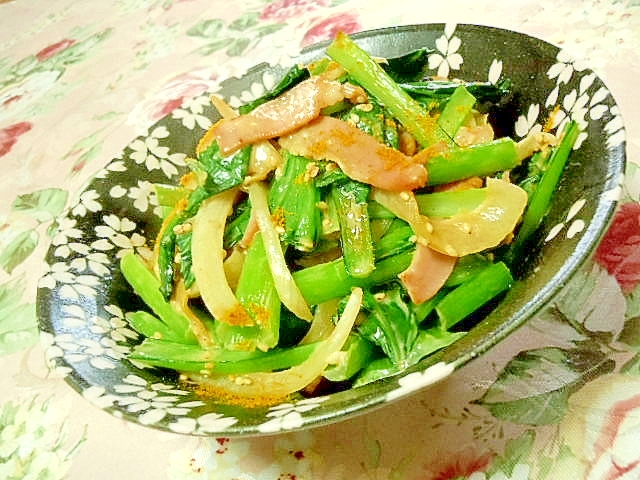 ❤小松菜とベーコンと新玉葱のオイマヨカレー炒め❤
