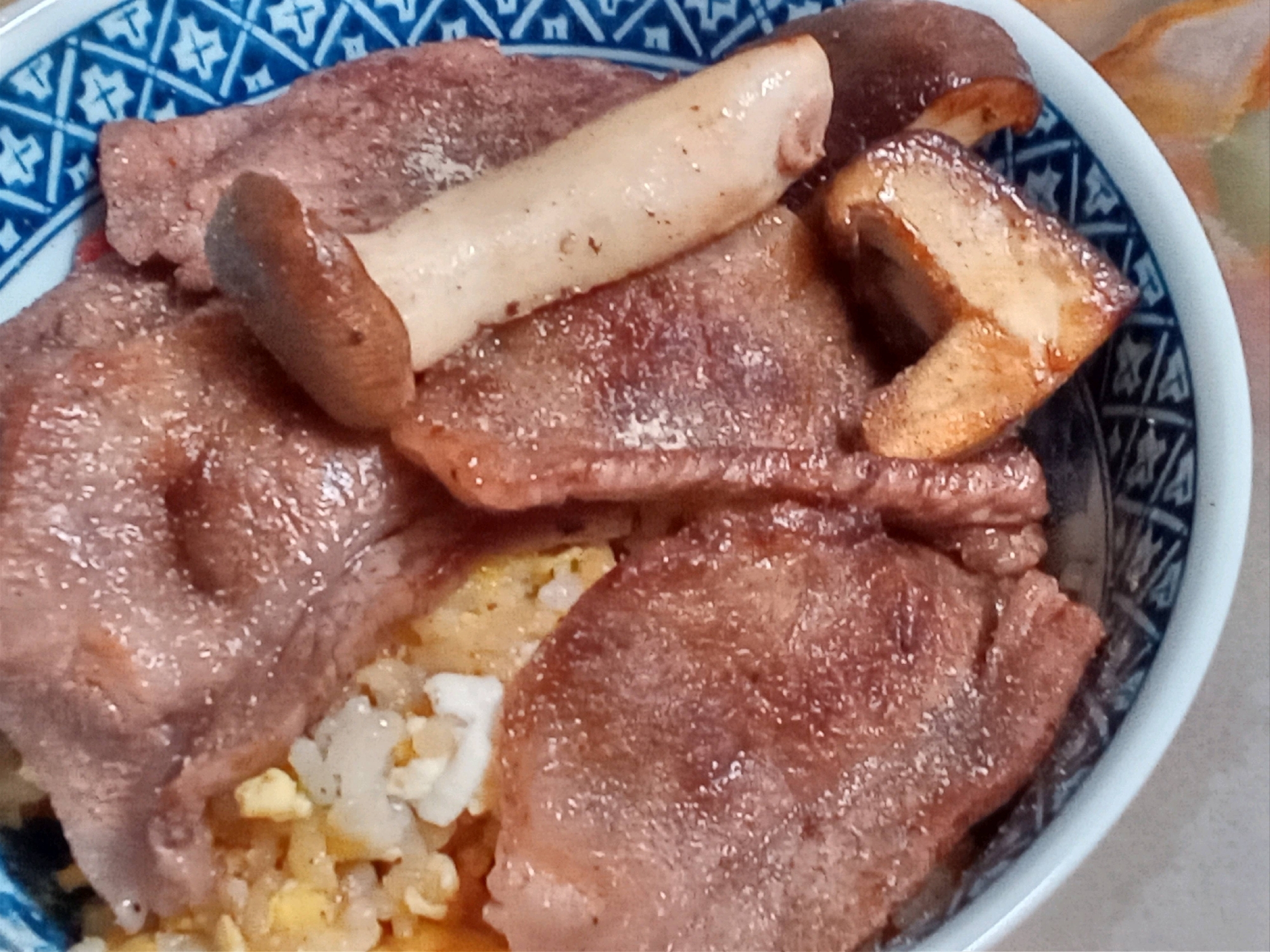 旬の茸＆カルビ de ｲﾝｽﾀﾝﾄ炒飯丼