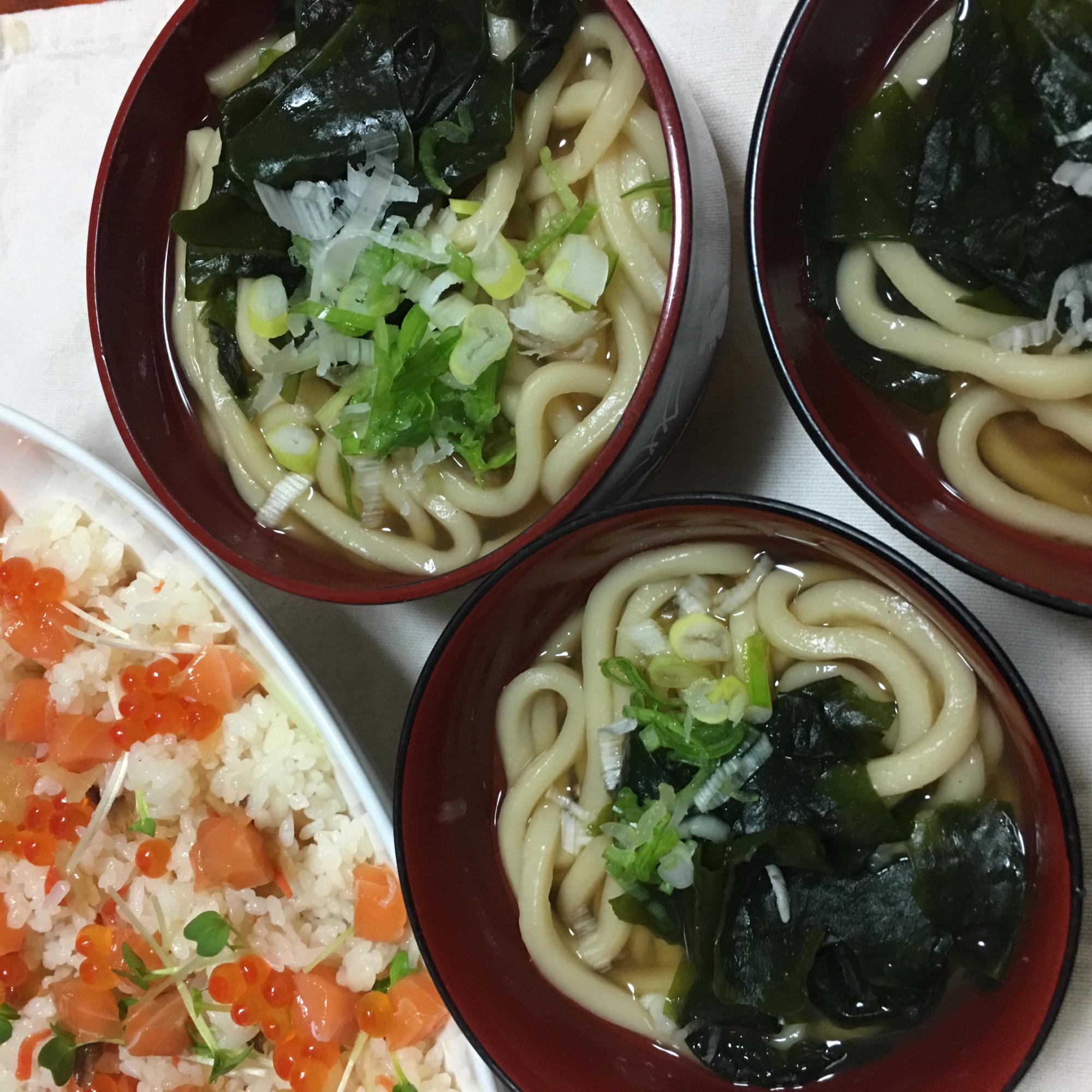 わかめとネギの優しい味のうどん♡