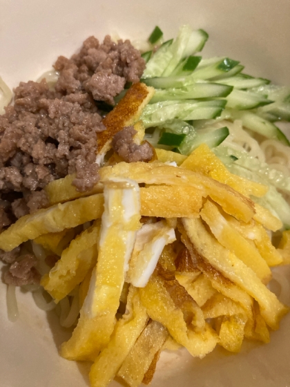 いつもはハムや鶏肉を使うことが多いですがそぼろも美味しいですね(o^^o)ごちそうさまでした✨