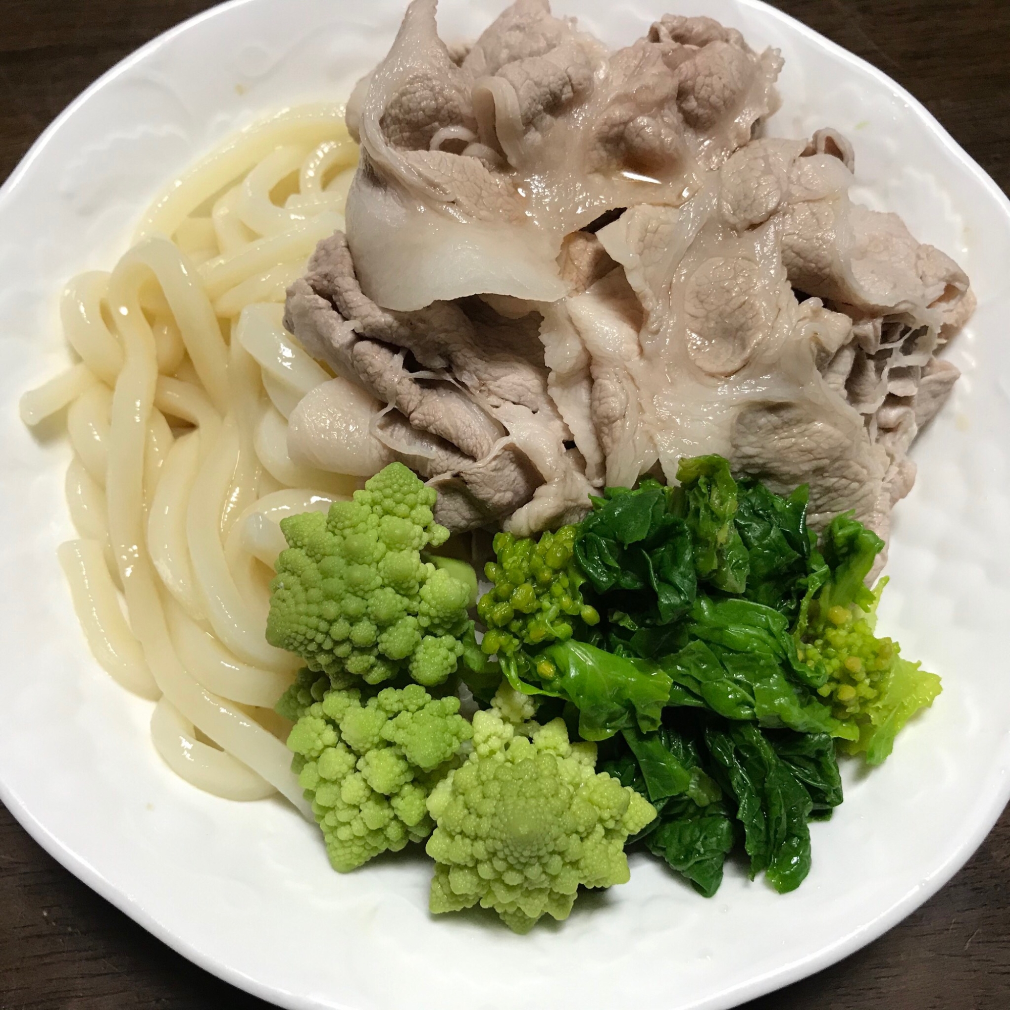 伏見寒咲花菜とロマネスコのせ豚しゃぶうどん