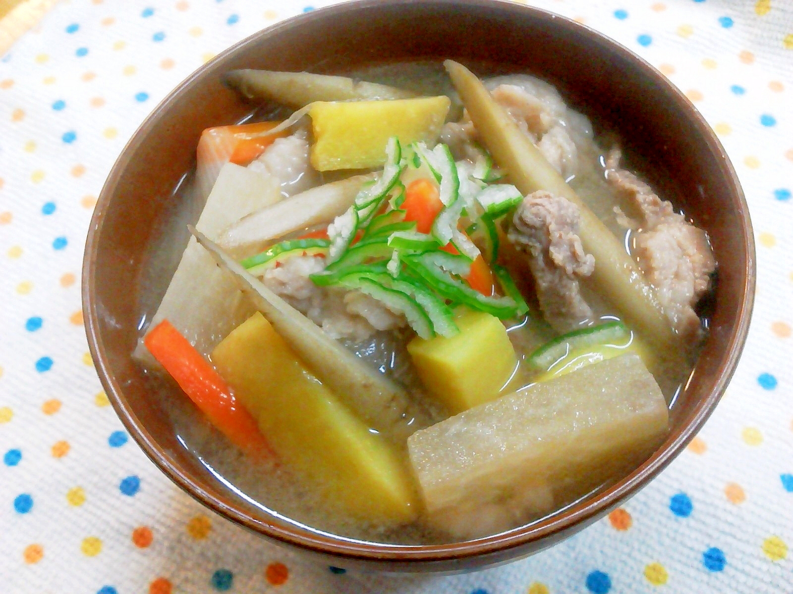 野菜の優しい甘さが美味!たっぷり根菜の味噌汁♪