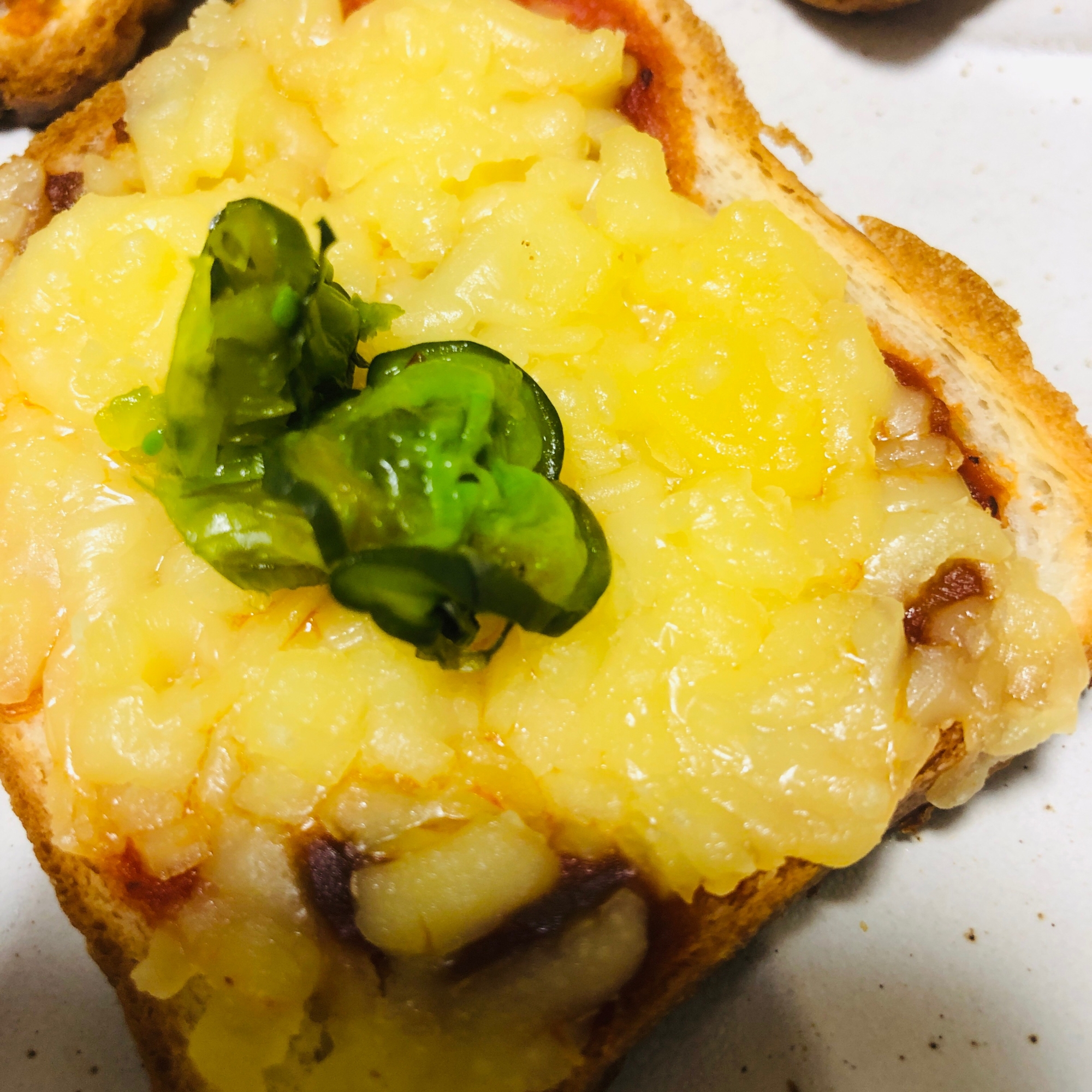 カマンベール×ピザチーズの漬物トースト
