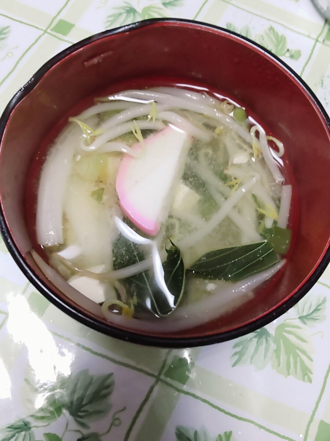 蒲鉾と豆腐のお味噌汁