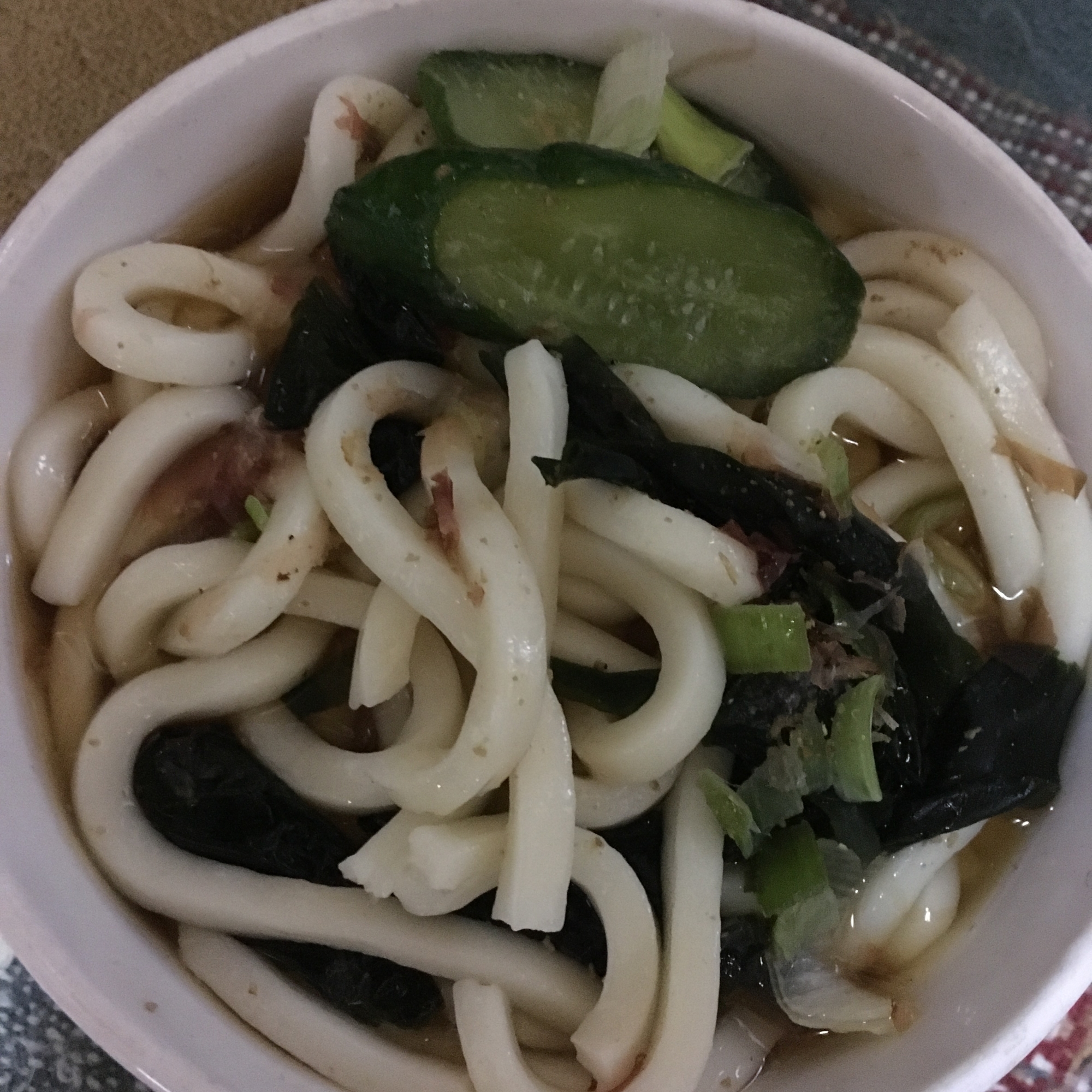 鰹節かおる♪わかめとねぎのシンプル冷うどん