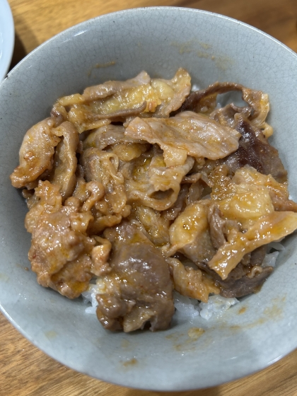 もち麦・玄米・アマランサス入りご飯で　牛カルビ丼