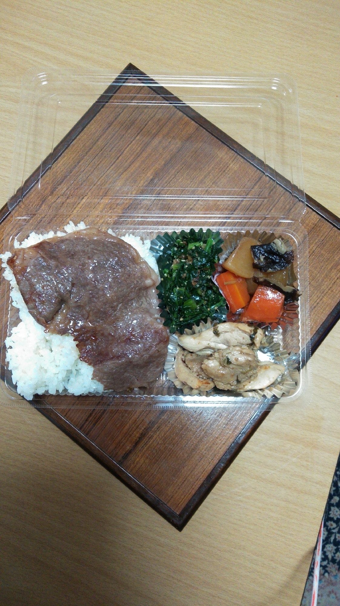 肉と野菜で、がんばろう弁当