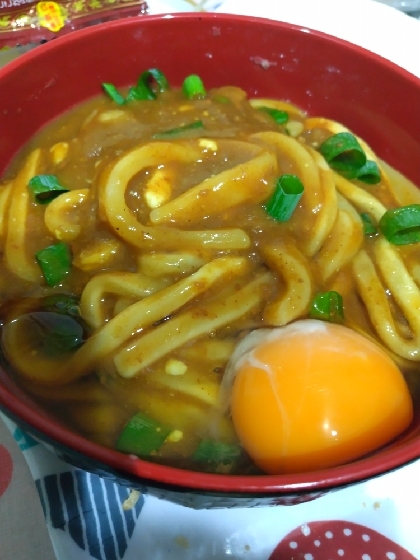 残りカレーでうどんおいしく、卵絡めてさらにおいしく！