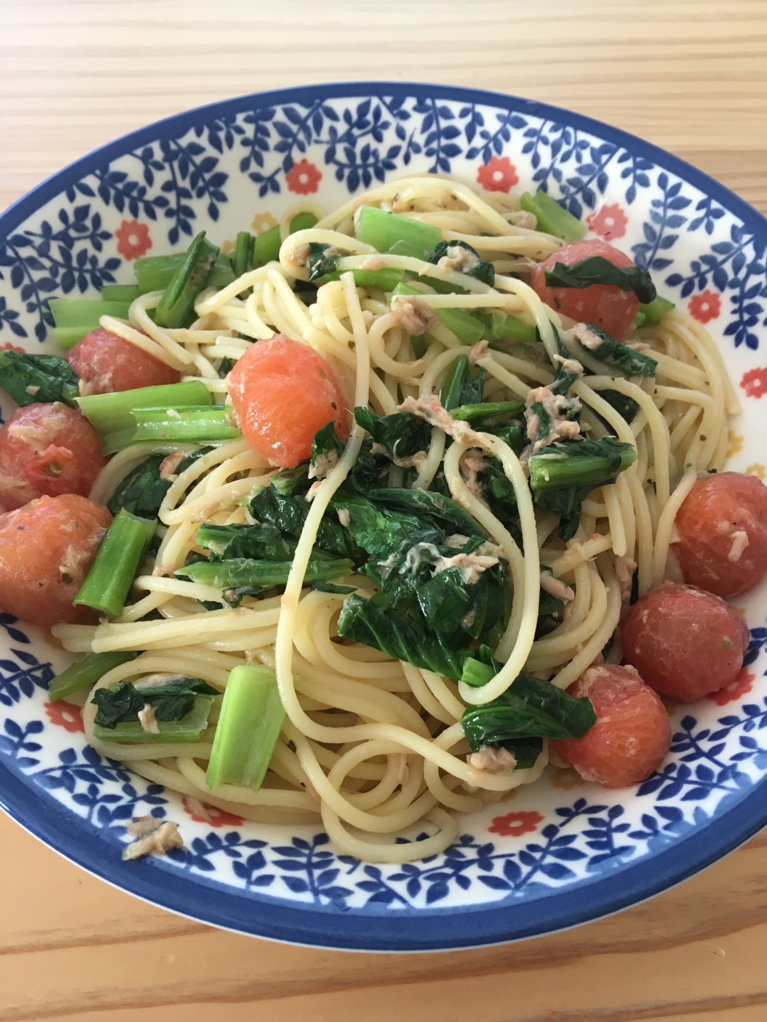 トマトと小松菜のツナパスタ