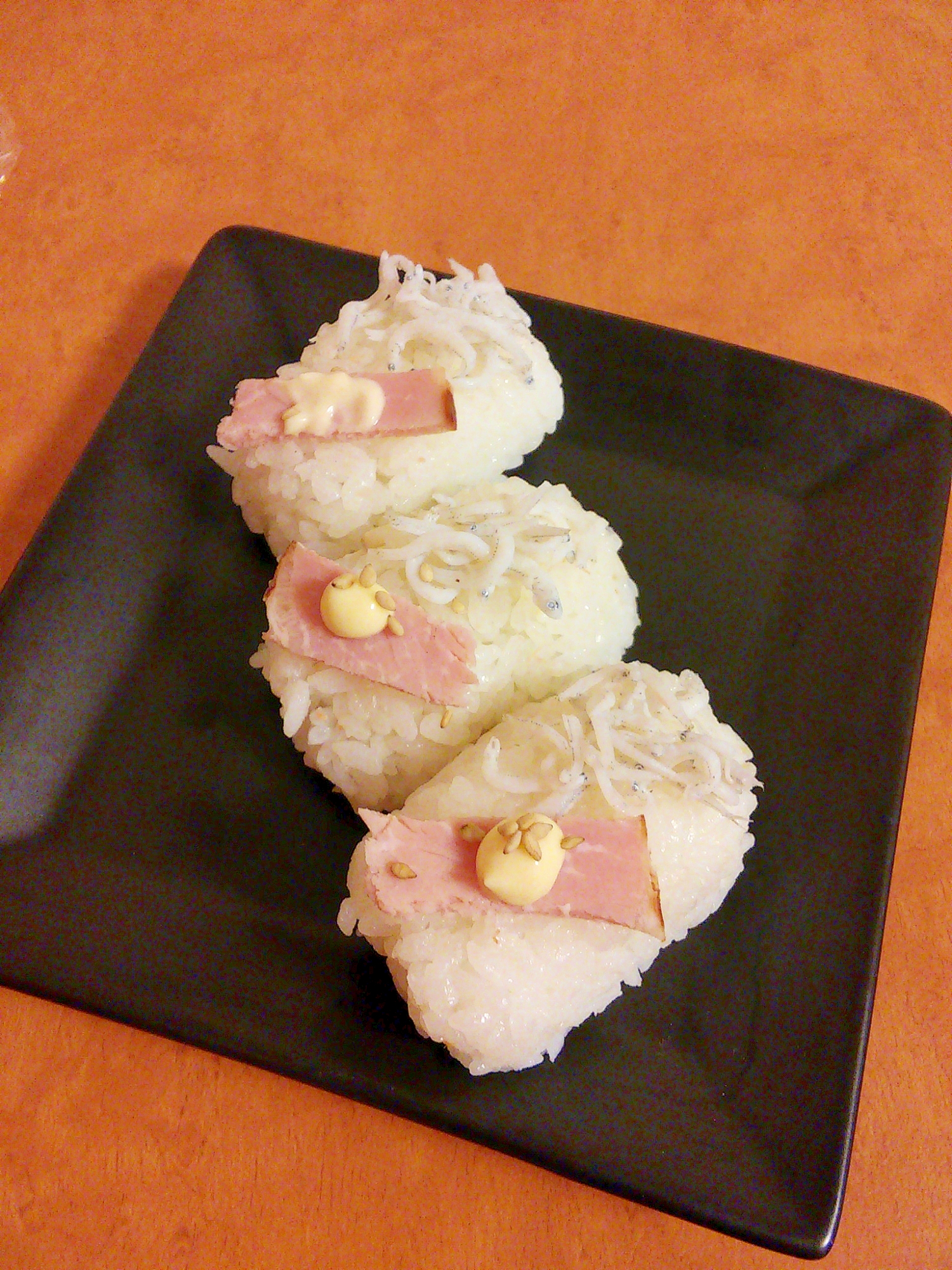 簡単アレンジ★ロースハムとしらすのにぎり寿司