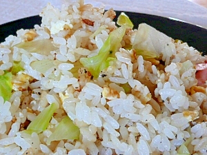 ちくわとレタスのチャーハン