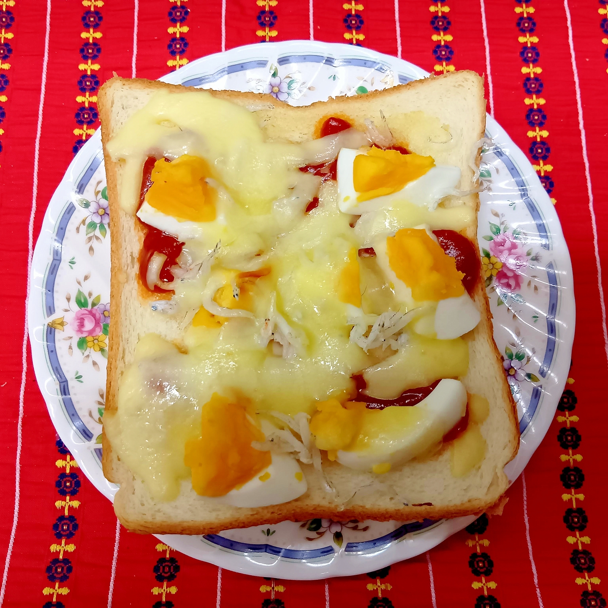 ゆでたまごのピザトースト