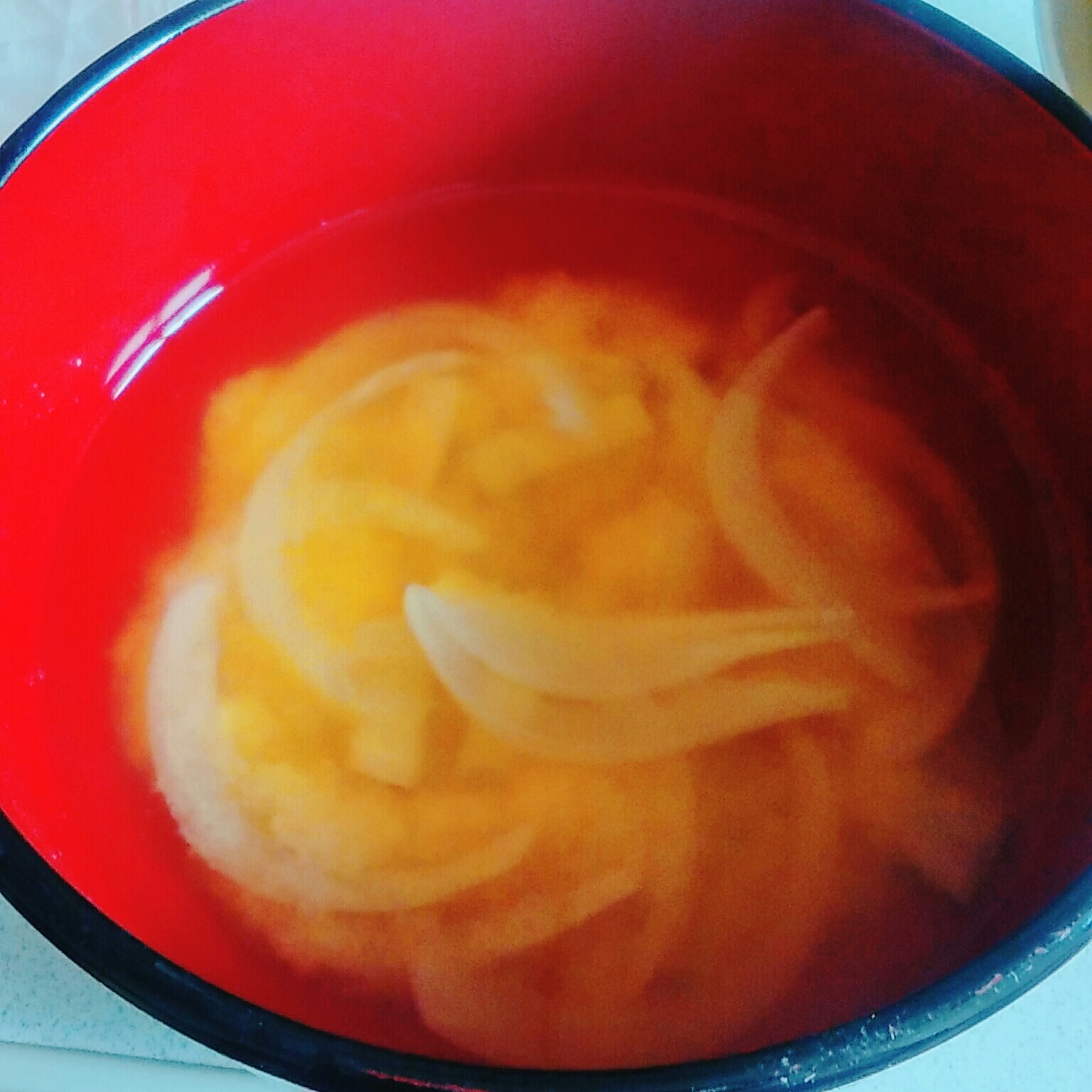 赤大根と玉ねぎの味噌汁