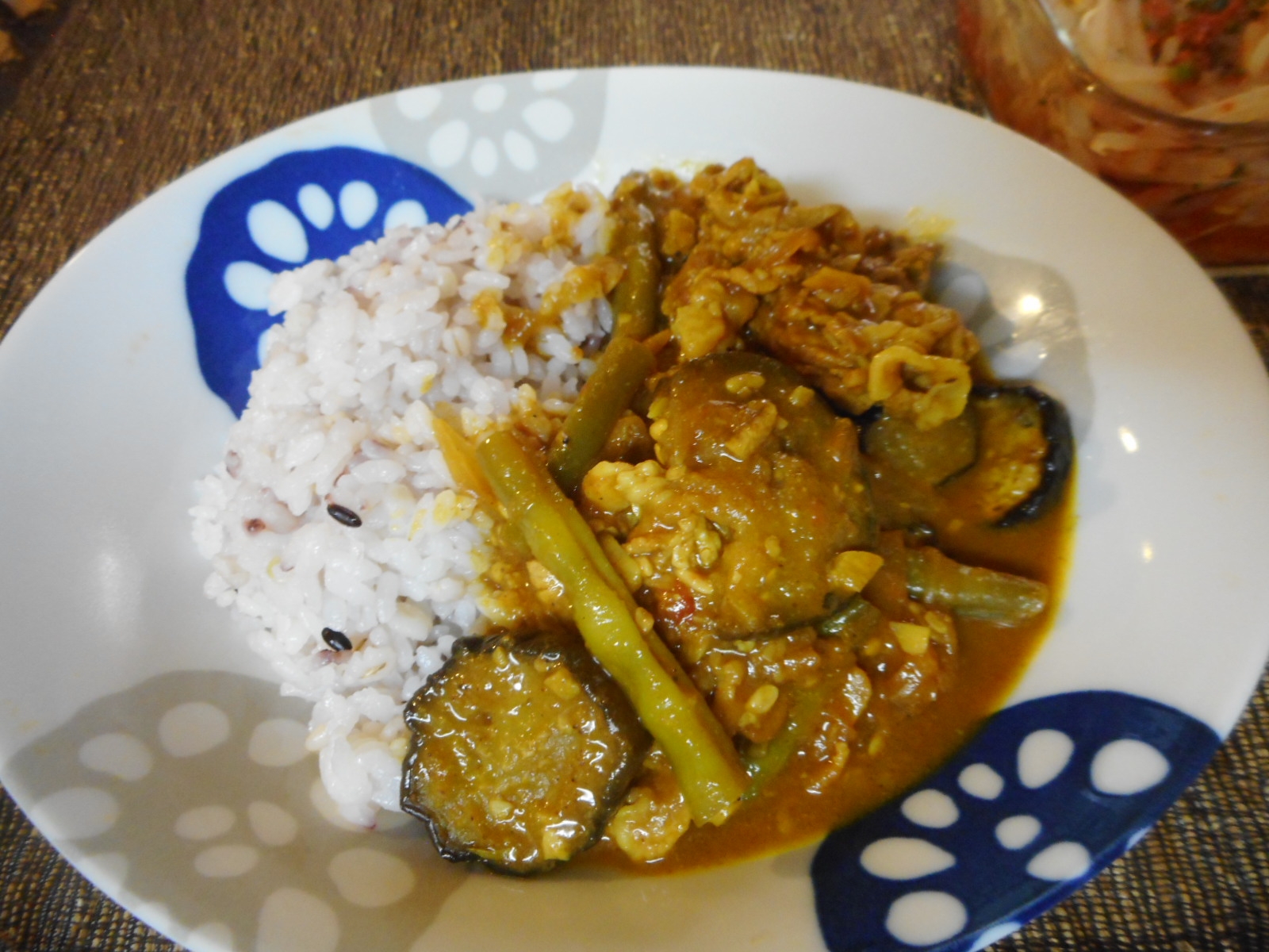 豚肉ナスいんげんの醤油麹カレー