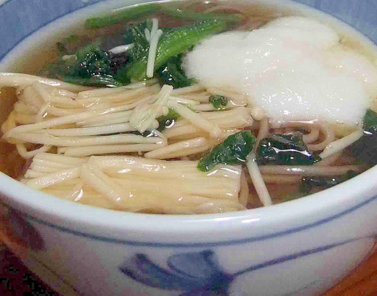 山芋とほうれん草とえのきのお蕎麦