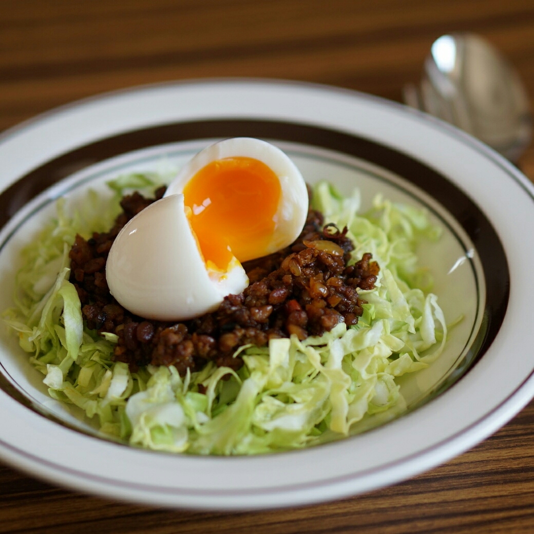 春キャベツの三十雑穀入りカレーそぼろのっけ