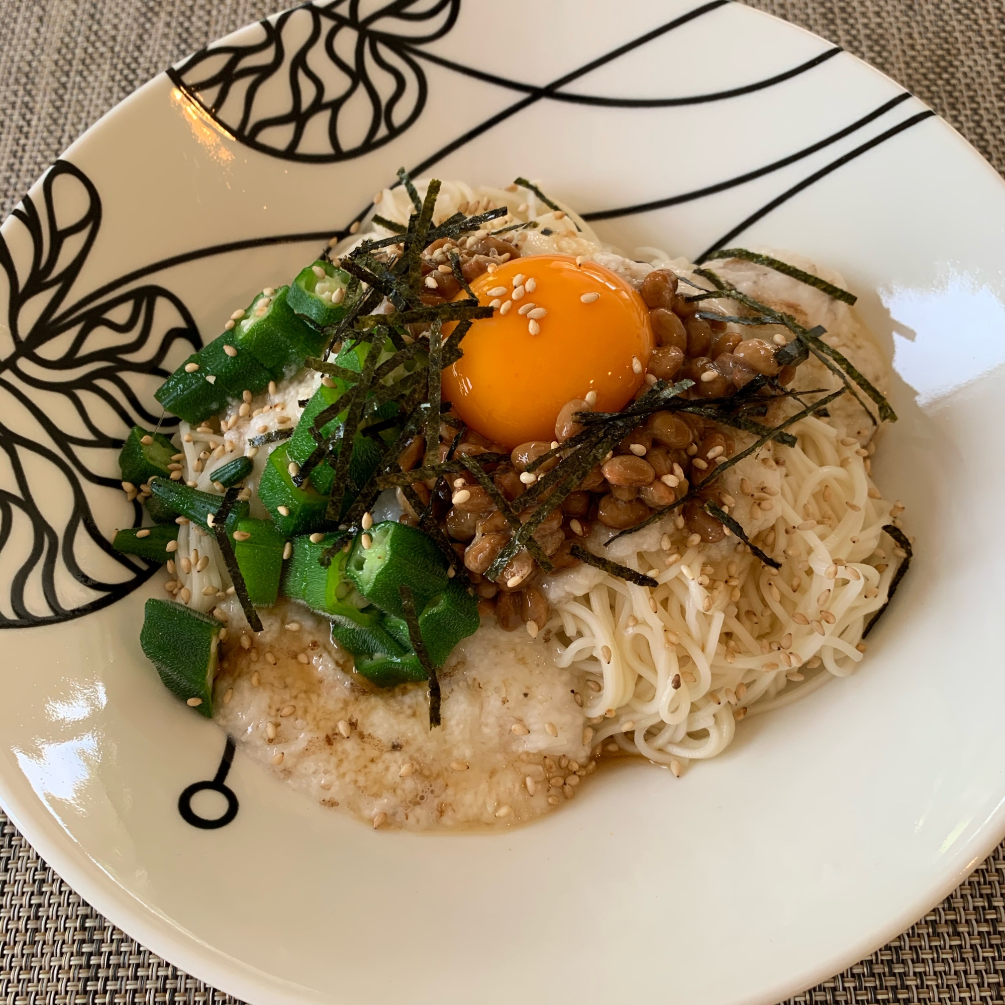 栄養満点！納豆とおくら＆あかもくのねばねば素麺