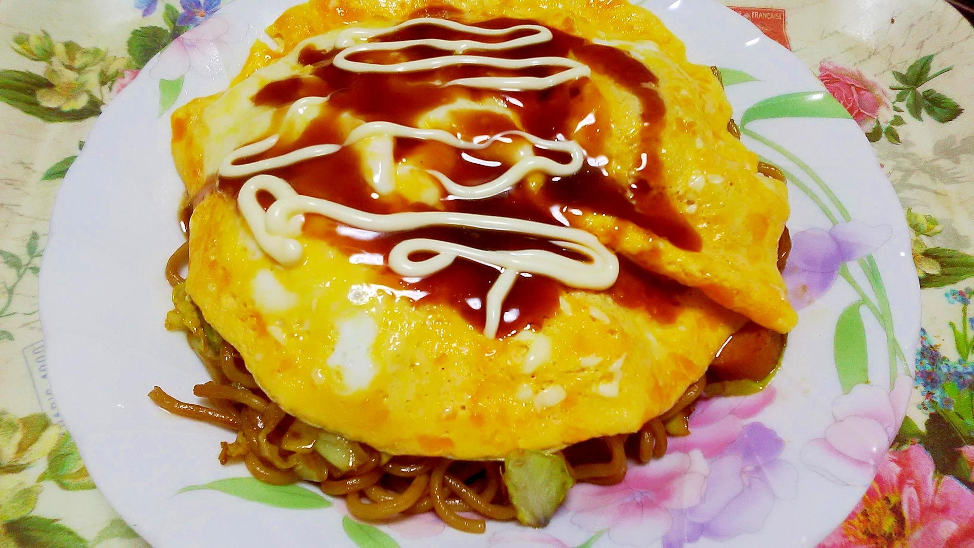 キャベツとウインナーのオム焼きそば