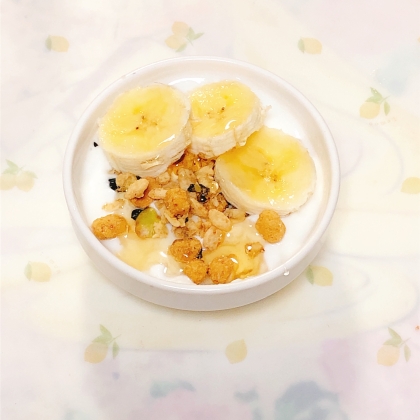 今日のヨーグルト♡バナナ&フルグラ はちみつかけて