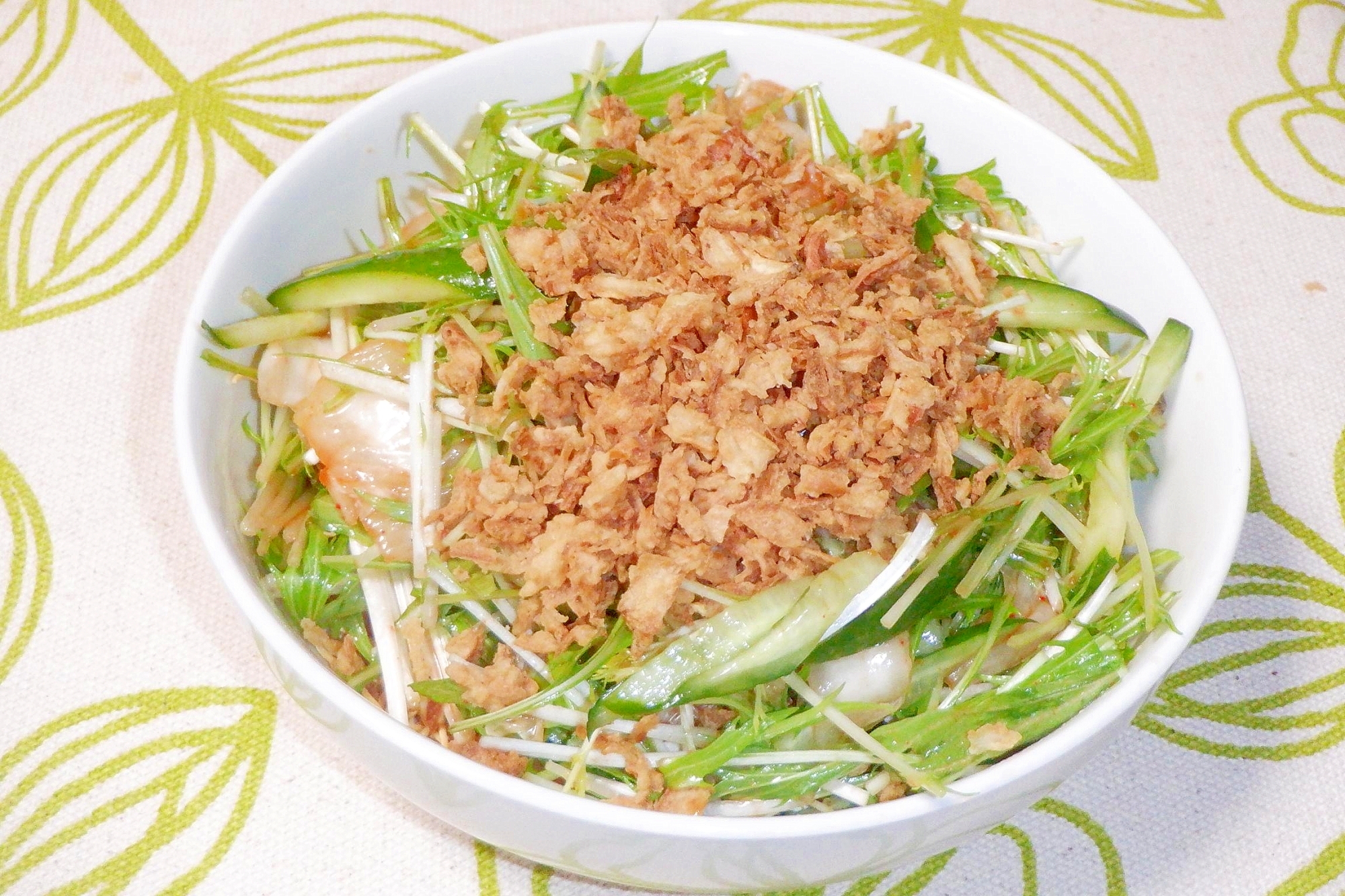 簡単♪食感を楽しむ水菜とキムチのぱりぱりサラダ