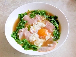 サニーレタス入り 、ハム玉ラーメン　♪