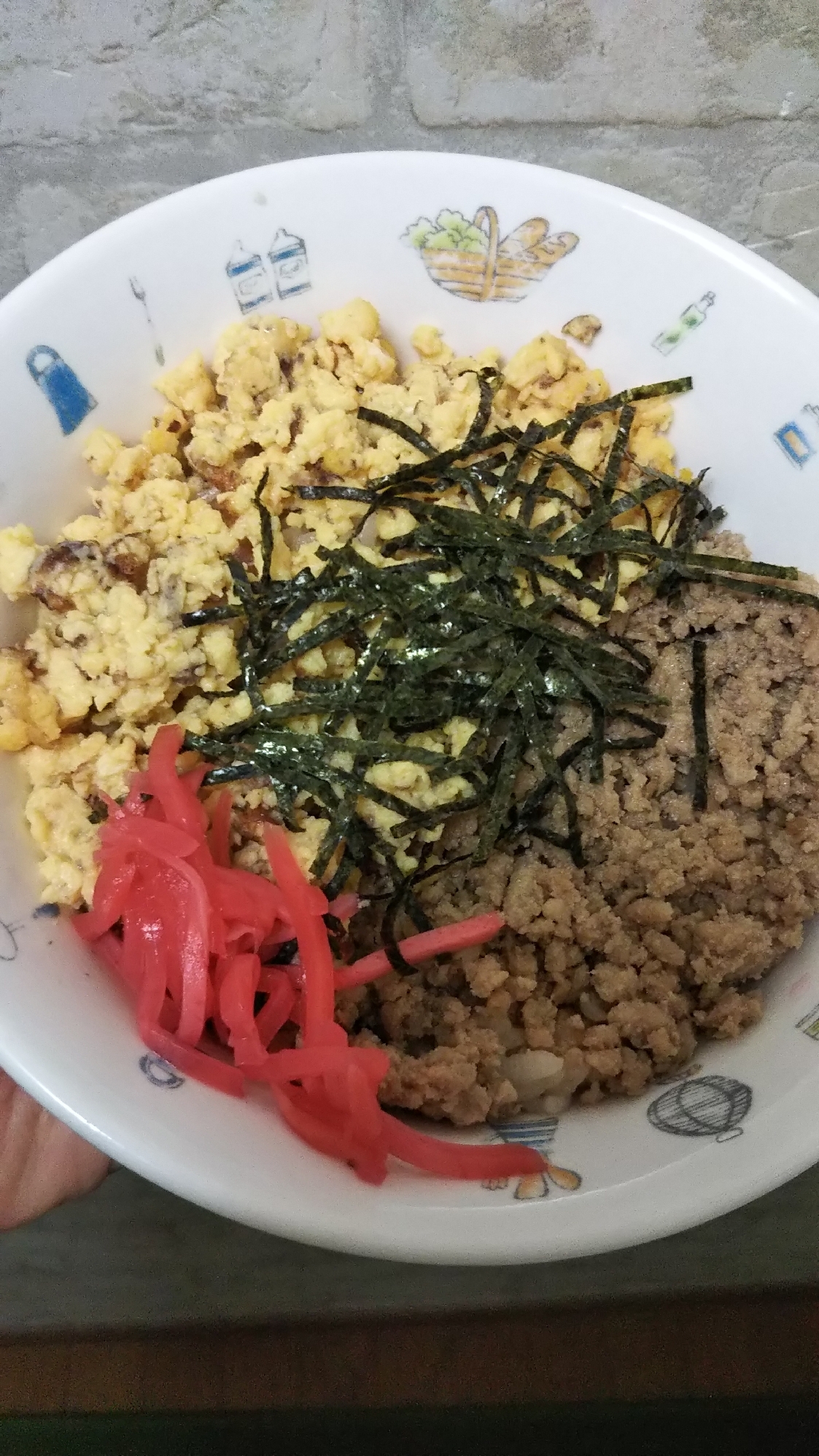 さくらご飯の鶏そぼろ丼