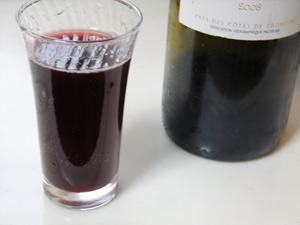 自家製ジンジャーエールと赤ワインのカクテル