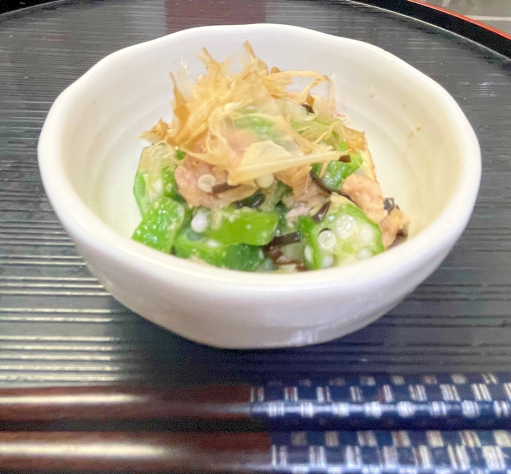 夏野菜を食べて元気に！　オクラとツナの和え物