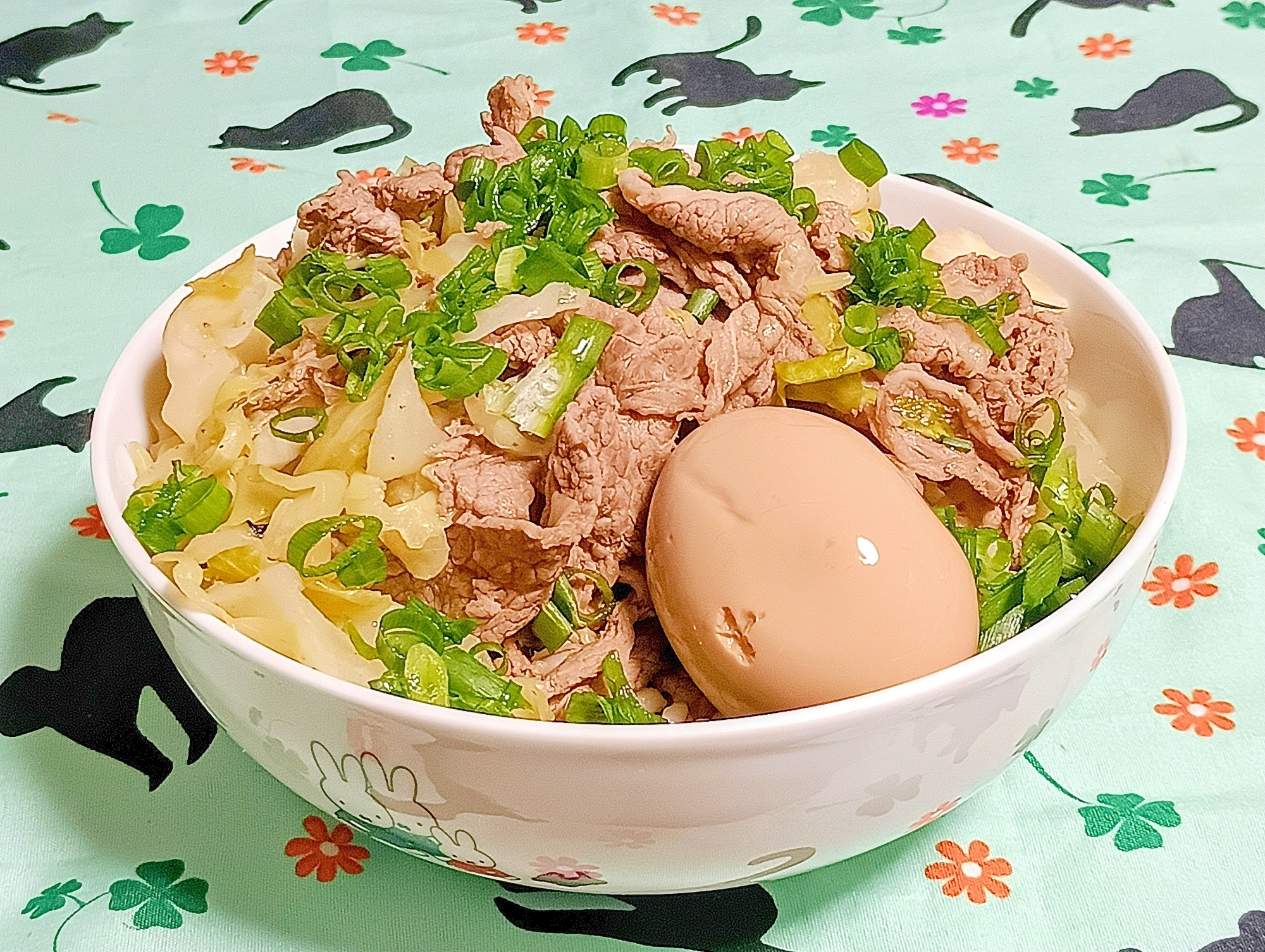 超絶簡単❤キャベツたっぷり味玉牛丼