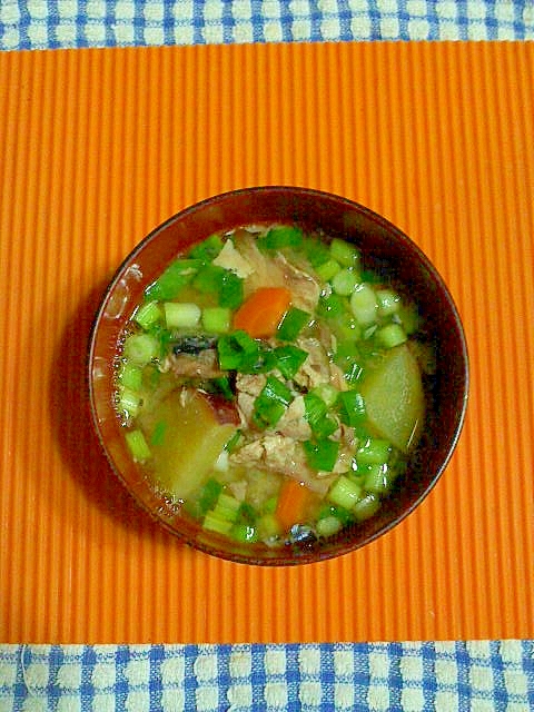 鯖の水煮缶と青ネギの味噌汁♪