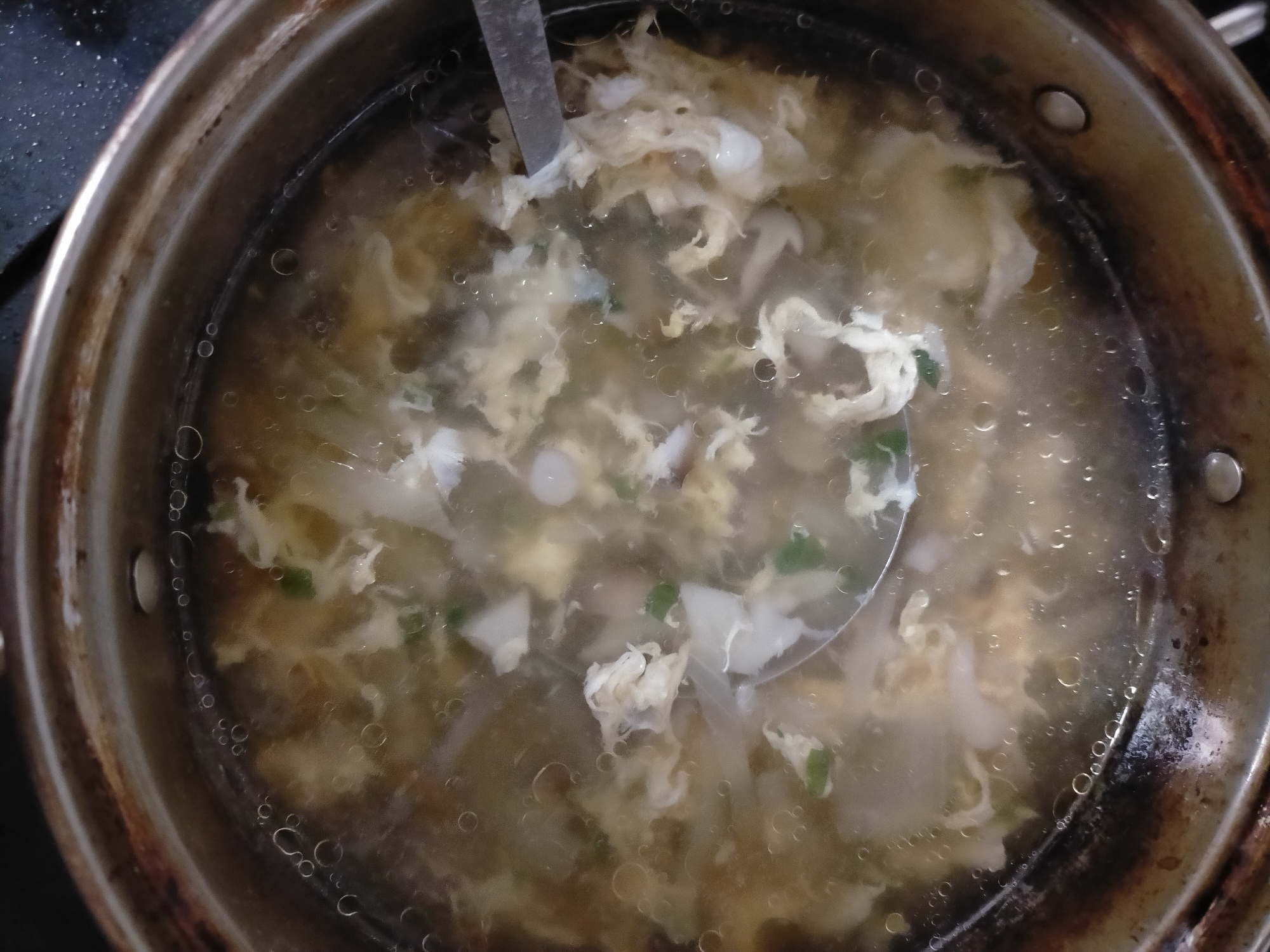 卵と玉ねぎとしめじの中華スープ