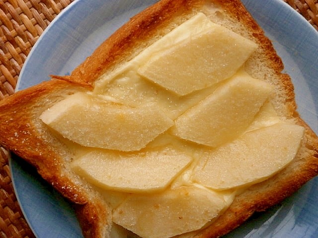 チーズとりんごのトースト