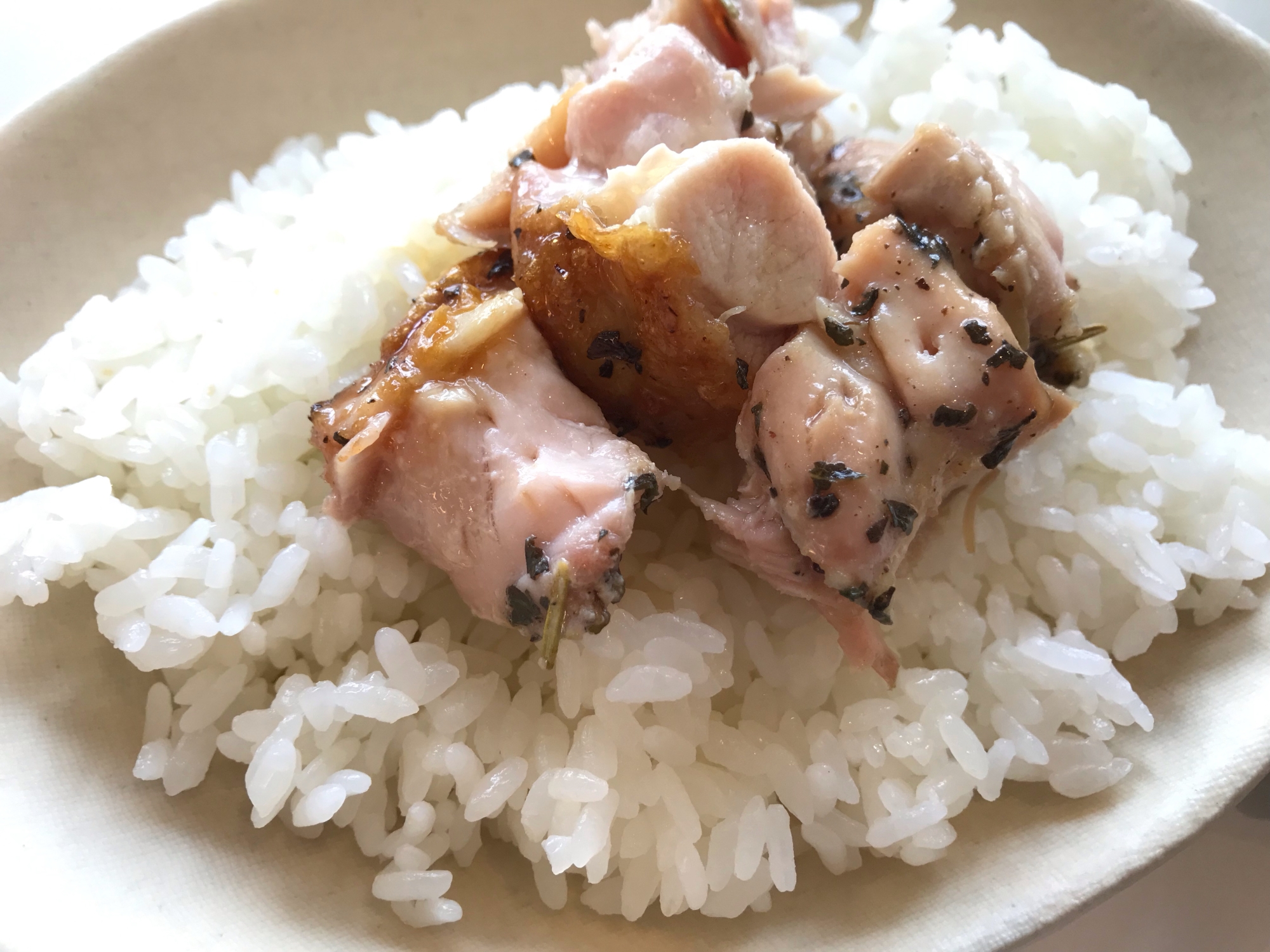 鶏モモ肉のガーリックハーブ炒め丼