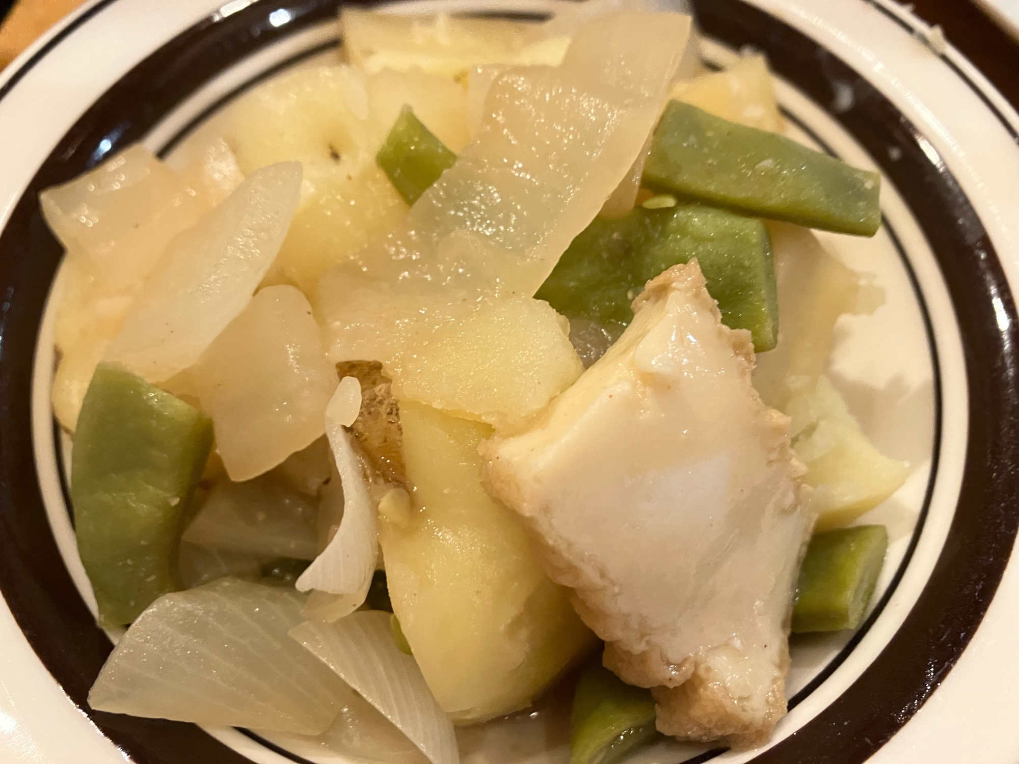 じゃがいもとインゲンと絹揚げのコンソメ塩バター煮