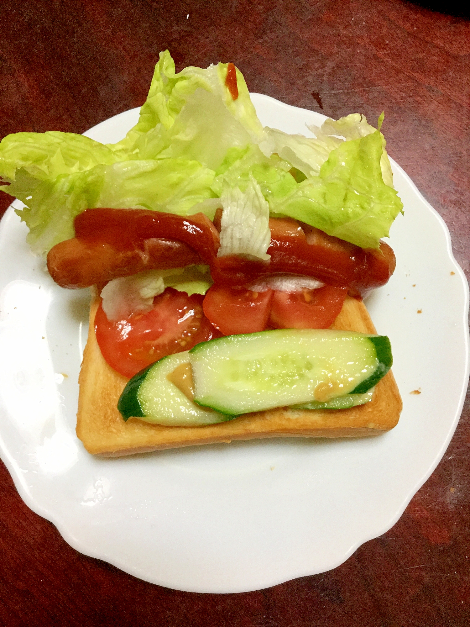 食パンサンド☆ウインナーとレタスとトマトと胡瓜。