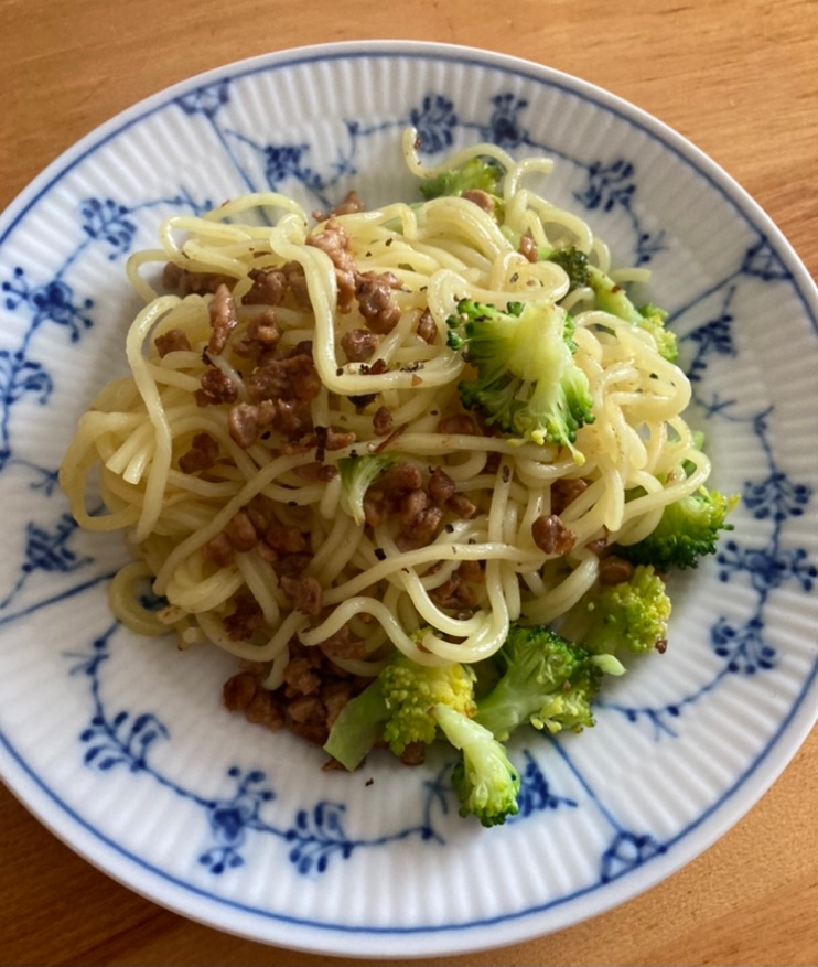 大豆ミートとブロッコリーの塩焼きそば