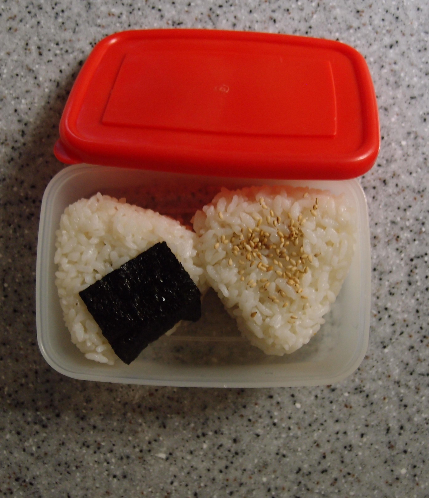 ミックスベジタブルのカレー炒めのおにぎり弁当