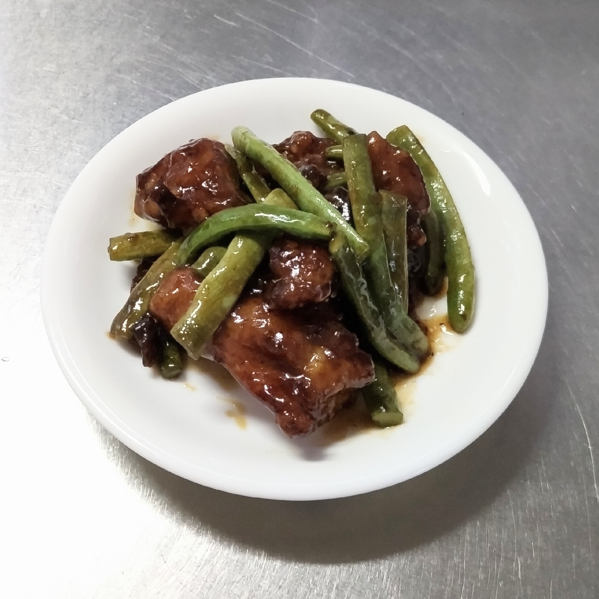 鶏の唐揚げといんげん豆の甘酢炒め