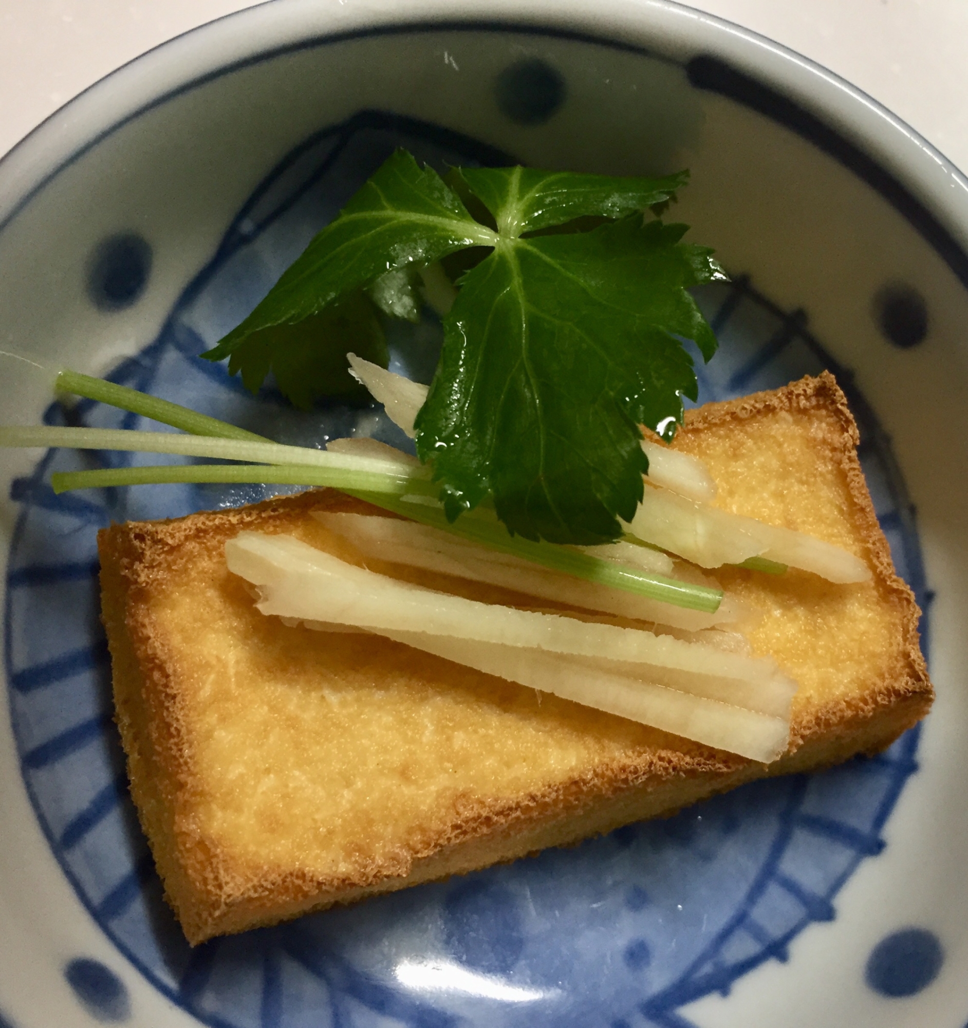 焼き厚揚げ  新生姜とミツバ添え