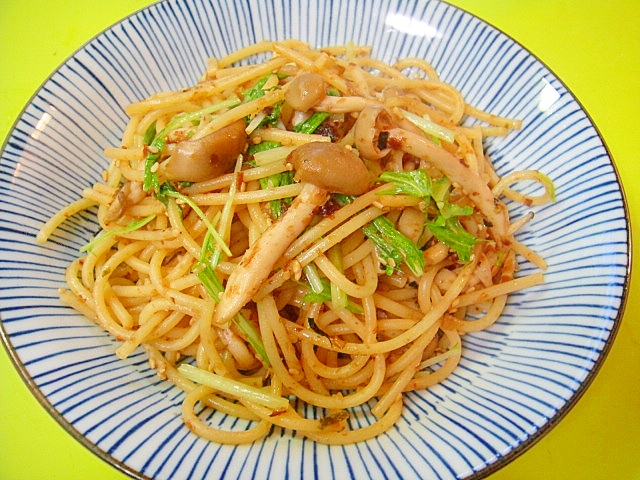 しめじとかつおふりかけのパスタ