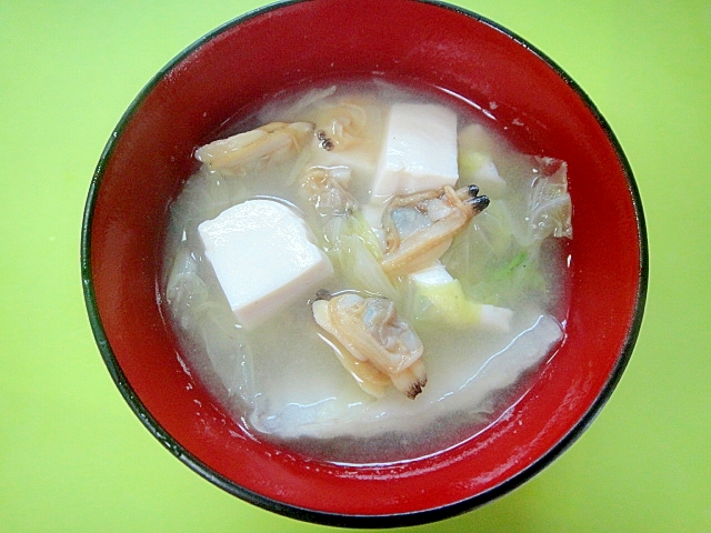 豆腐と白菜あさりの味噌汁