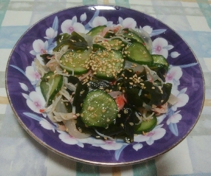 カニカマ入りで作りました。さっぱりの中にも、ごま油が入るので風味よく美味しいですね。