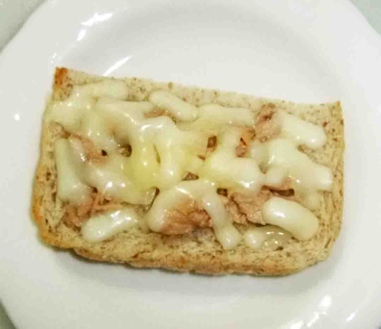 缶詰で簡単☆ツナチーズトースト