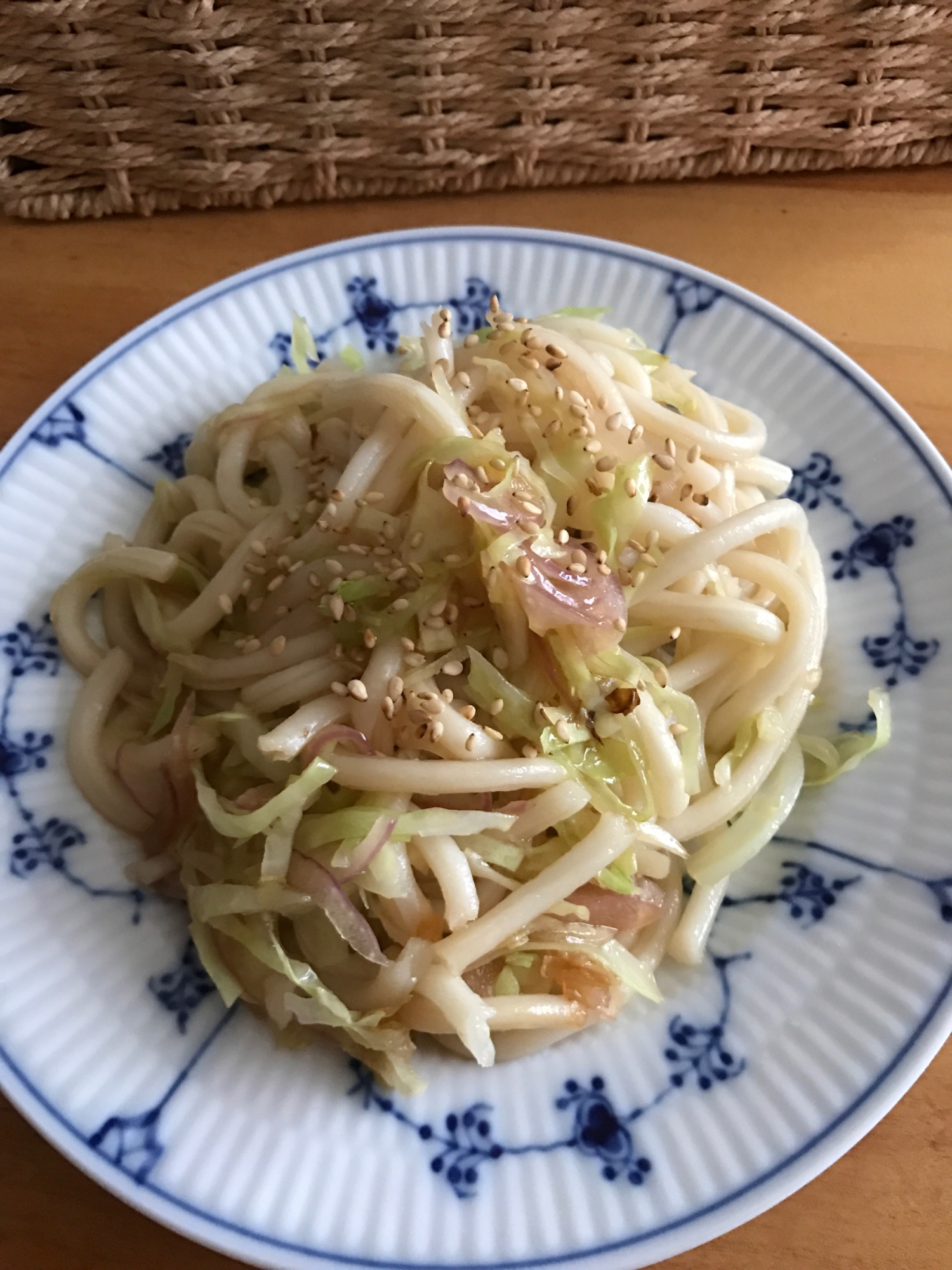 紫玉ねぎとキャベツの焼うどん